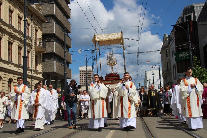 Msza św. w święto Eucharystii procesja