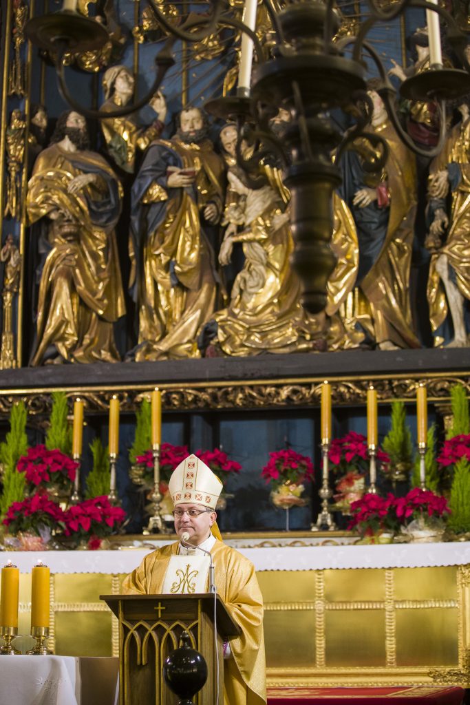 bp Damian Muskus w bazylice mariackiej w Krakowie