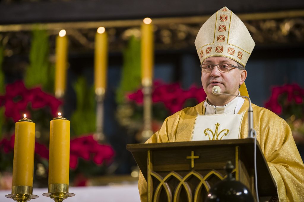 bp Damian Muskus w bazylice mariackiej w Krakowie