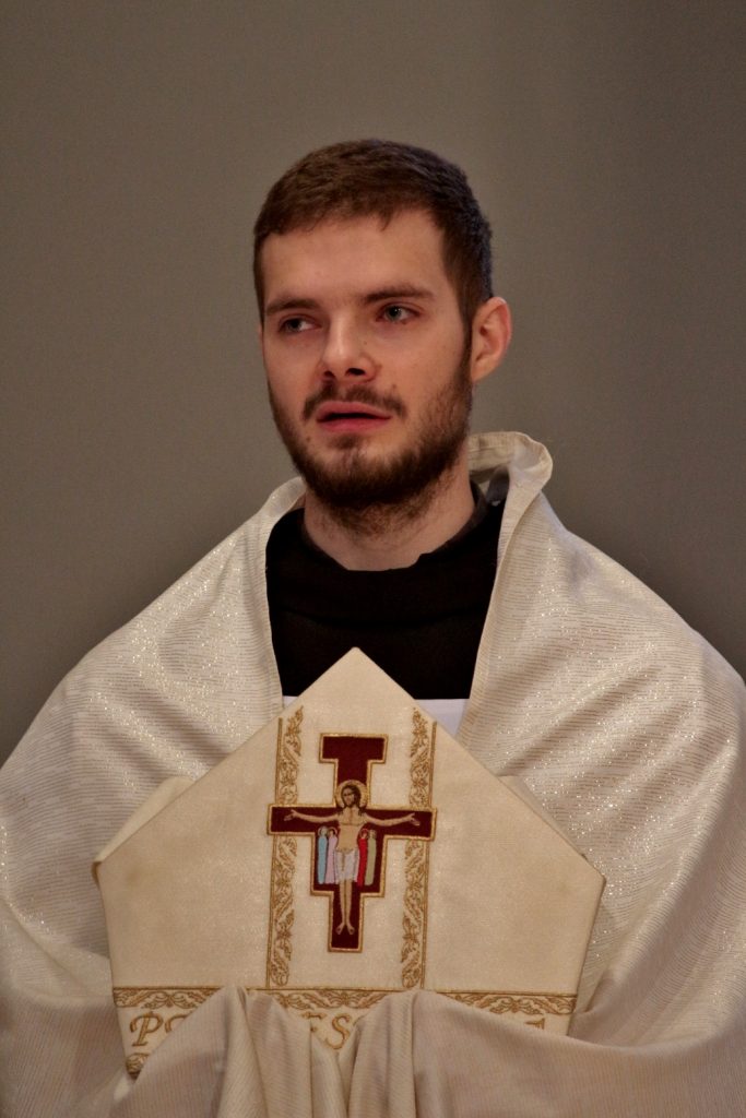 służba liturgiczna procesja mitra