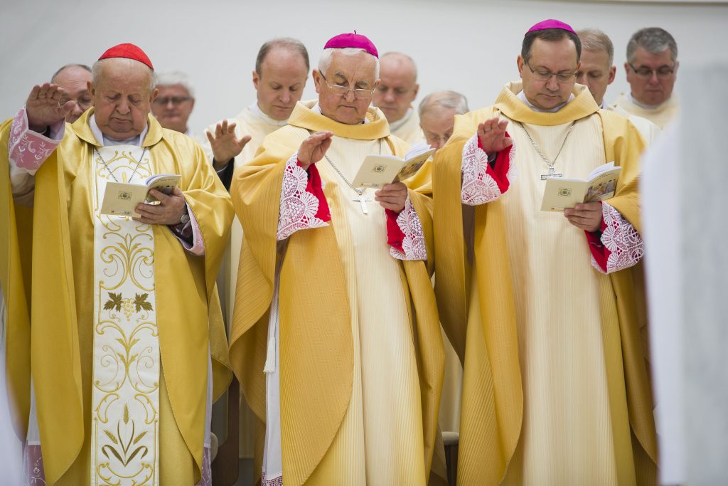 biskupi Kraków Abp Marek Jędraszewski podczas Mszy Krzyżma