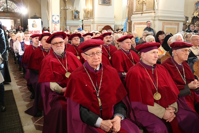 profesorowie uczelni w sanktuarium św. Józefa