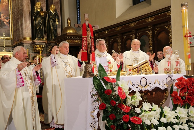 Bp Leszczyński w sanktuarium św. Józefa