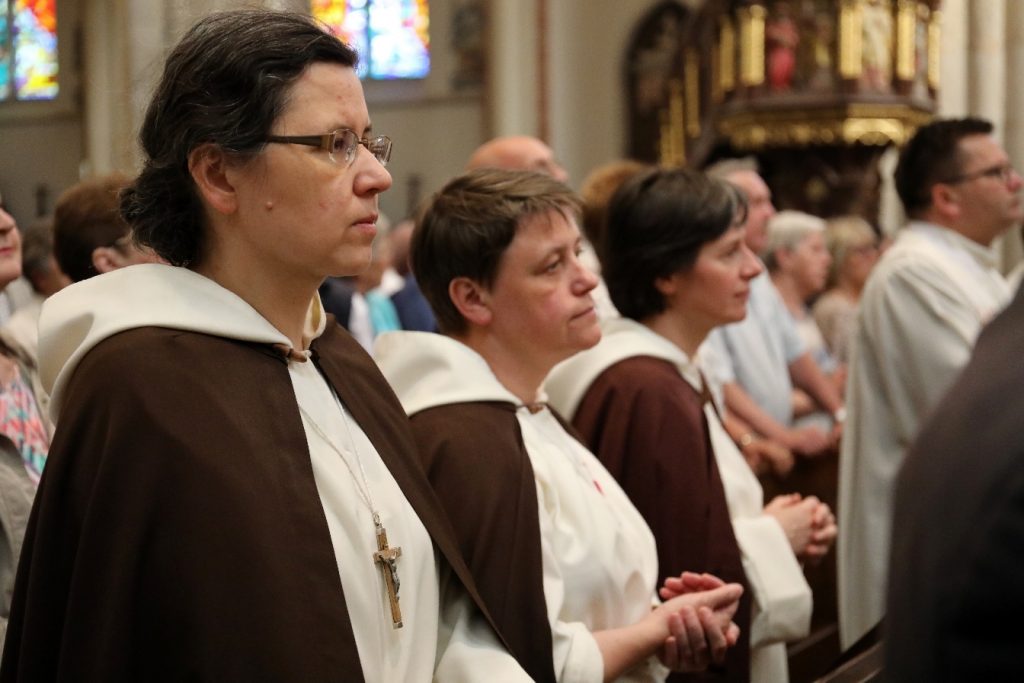 siostry dziewice konsekrowane