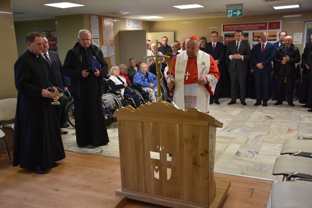 Kard. Dziwisz w szpitalu w Nowym Targu