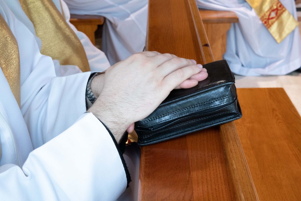 modlitwa, Biblia, ksiądz