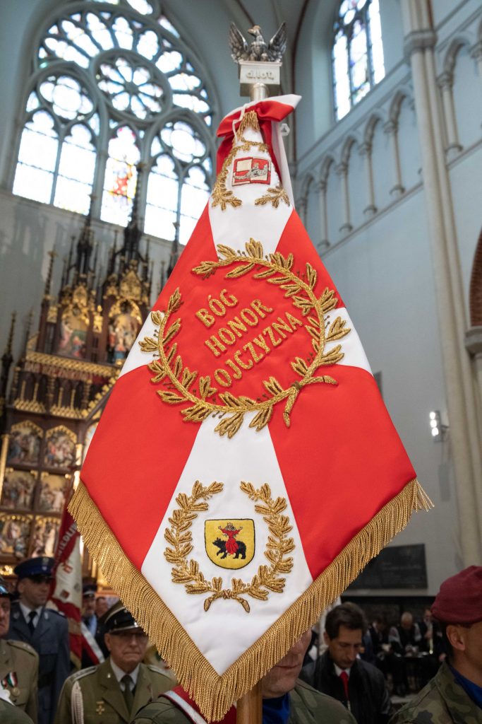 Bóg, honor, ojczyzna, 3 maja, flaga