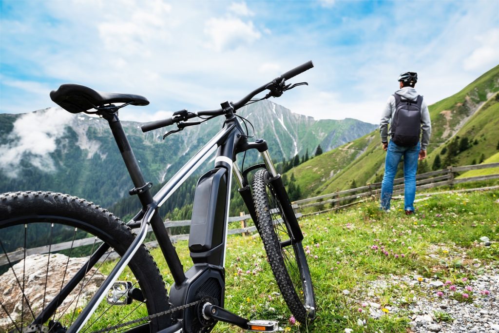 În tufiș în Madagascar, pe jos în Balcani, cu bicicleta în Nordkapp – călători și voluntari NINIWA