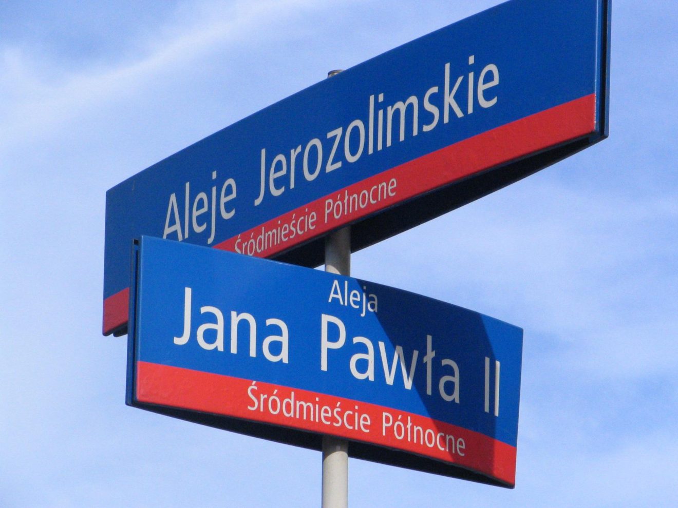Jan Paweł II wciąż obecny – ulice, szkoły, pomniki, muzea imienia Papieża Polaka