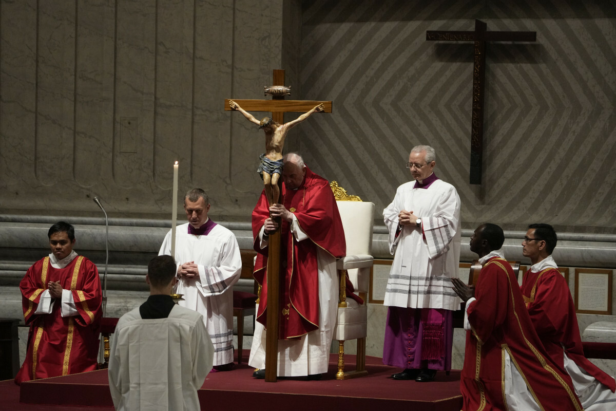 Le pape François a présidé la liturgie de la Passion du Seigneur